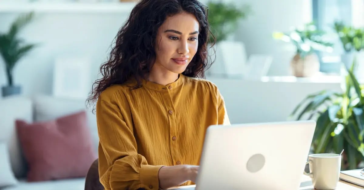 Executive Assistant using TROOP at her desk to plan an in-person meeting without meeting tax